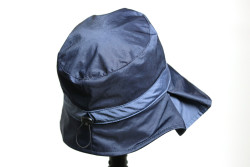 chapeau pluie dame bleu marine
