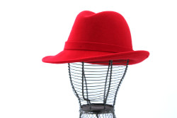 chapeaux dames rouge