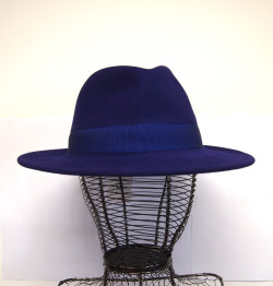 chapeau mixte bleu electrique