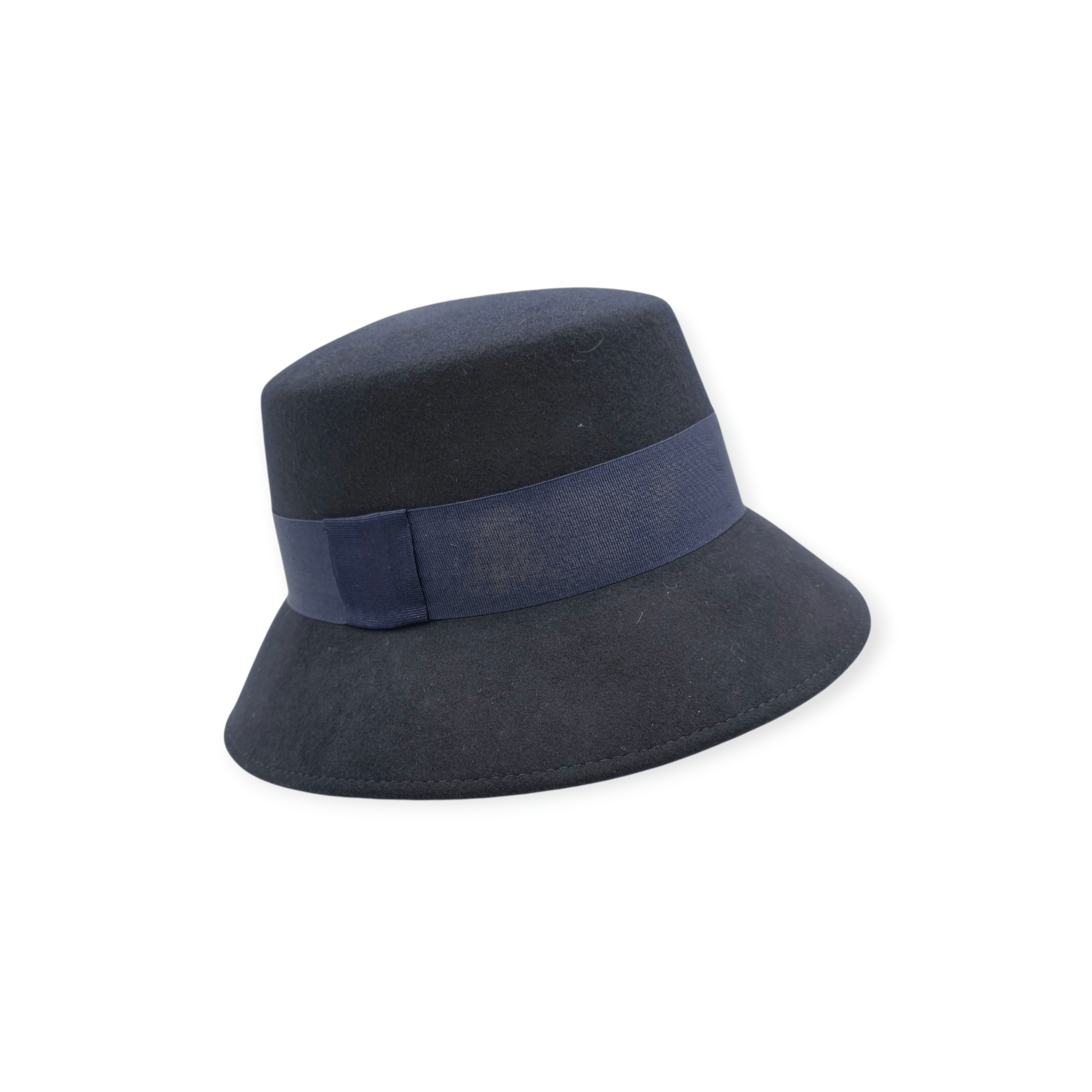Cloche en feutre bleu marine